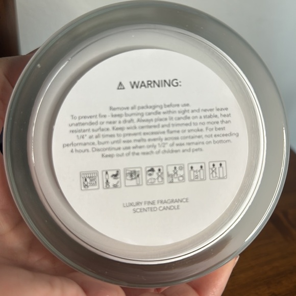 Trina Turk Champagne Rose Scented Candle 3-Wick Glass Jar In Box - Picture 8 of 12